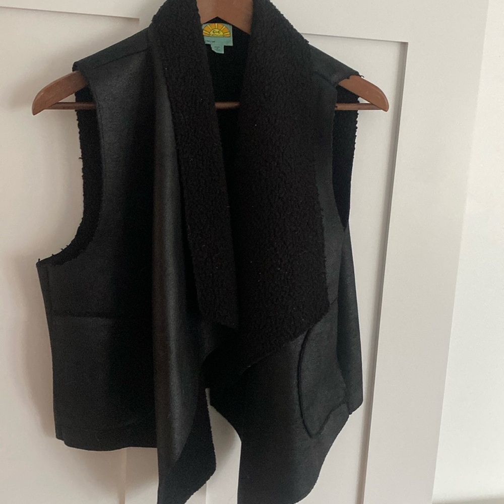 Lined vest. Trendy!